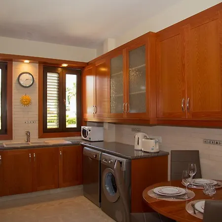 3 Bedroom D102 On The Beach At Thera Apartment